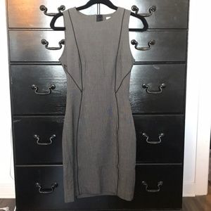 Fitted sleeveless gray work dress - New